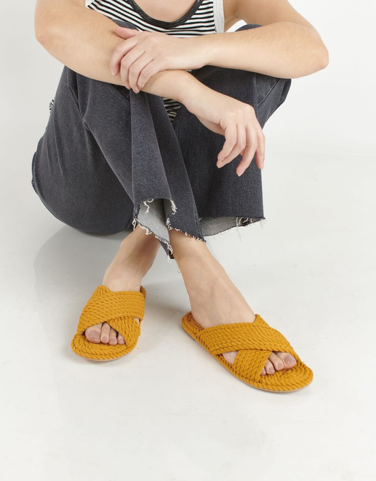 נעלי נשים - Salt+Umber - כפכפים שטוחים SARAYA - חרדל